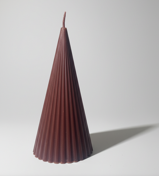 Pino Cónico Minimalista